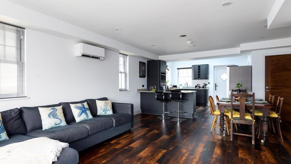 Hipnautic, Mevagissey, Sleeps 6 Holiday home *